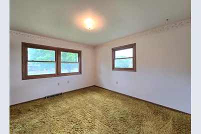 6730  Manchester Dr, Greendale, WI 53129 - Photo 23