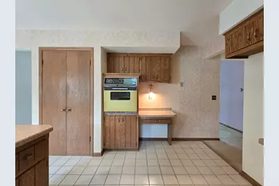 6730  Manchester Dr, Greendale, WI 53129 - Photo 5