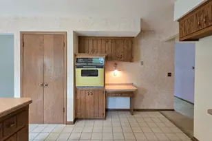 6730 Manchester Dr, Greendale, WI 53129 - Photo 5