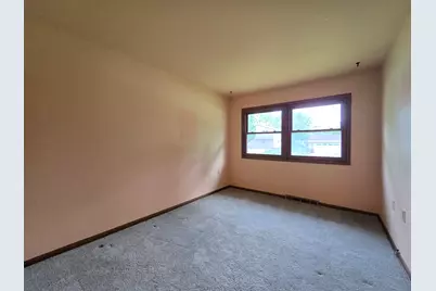 6730  Manchester Dr, Greendale, WI 53129 - Photo 25