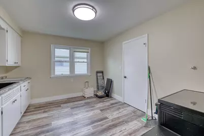 8508 W Keefe Ave, Milwaukee, WI 53222 - Photo 17