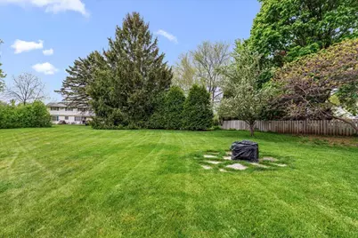 800  Sweetbriar Ct, Waukesha, WI 53186 - Photo 5