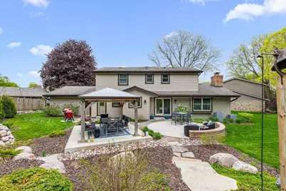 800  Sweetbriar Ct, Waukesha, WI 53186 - Photo 3