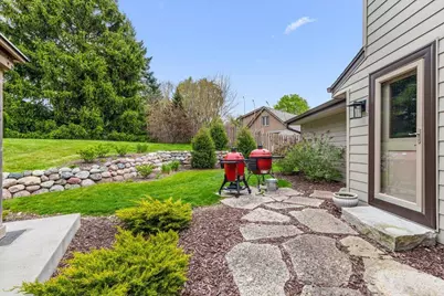 800  Sweetbriar Ct, Waukesha, WI 53186 - Photo 47