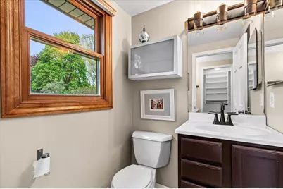 800  Sweetbriar Ct, Waukesha, WI 53186 - Photo 33