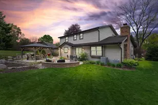 800 Sweetbriar Ct, Waukesha, WI 53186 - Photo 49