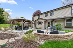 800 Sweetbriar Ct, Waukesha, WI 53186 - Photo 49