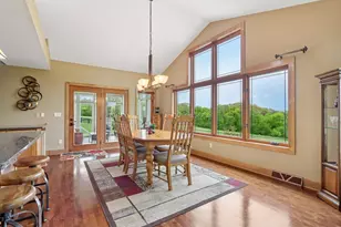 W287N990 Bedouin Ct, Delafield, WI 53188 - Photo 21