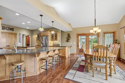 W287N990  Bedouin Ct, Delafield, WI 53188 - Photo 17