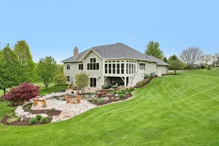 W287N990 Bedouin Ct, Delafield, WI 53188 - Photo 3