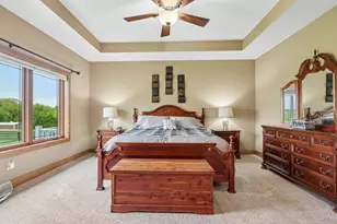W287N990 Bedouin Ct, Delafield, WI 53188 - Photo 27