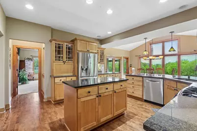 W287N990  Bedouin Ct, Delafield, WI 53188 - Photo 13