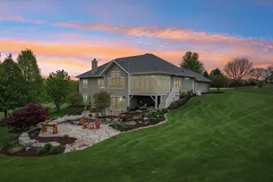 W287N990 Bedouin Ct, Delafield, WI 53188 - Photo 5