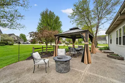 1631  Rolling Green Dr, Racine, WI 53406 - Photo 5