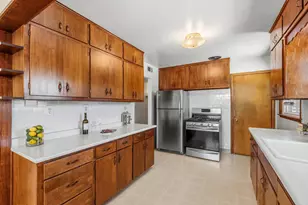 2922 S 102nd St, West Allis, WI 53227 - Photo 9