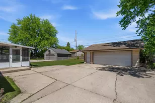2922 S 102nd St, West Allis, WI 53227 - Photo 21