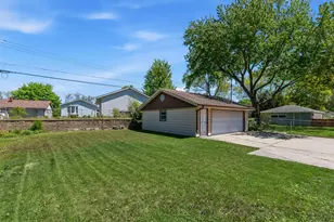 2922 S 102nd St, West Allis, WI 53227 - Photo 25
