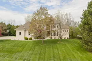10935 N Oriole Ln, Mequon, WI 53092 - Photo 55