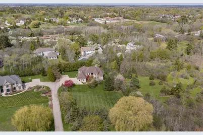 10935 N Oriole Ln, Mequon, WI 53092 - Photo 9