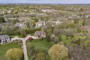 10935 N Oriole Ln, Mequon, WI 53092 - Photo 9