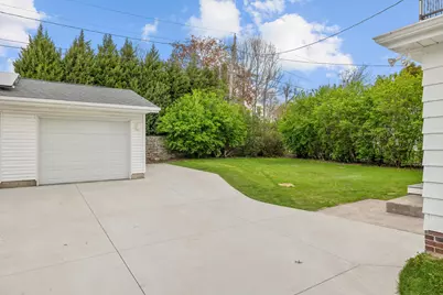 526  Pinetree Rd, Kohler, WI 53044 - Photo 33