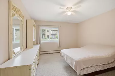 4075 S 84th St #4, Greenfield, WI 53228 - Photo 9