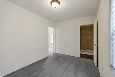 1004 W Mineral St, Milwaukee, WI 53204 - Photo 11