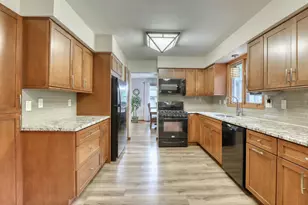 W141N5429 Van Buren Dr, Menomonee Falls, WI 53051 - Photo 15
