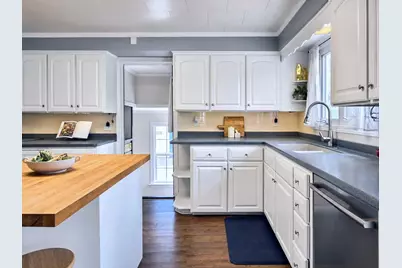 1416  Cedar St, Oshkosh, WI 54901 - Photo 9