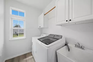 N56W18034 Evergreen Ln, Menomonee Falls, WI 53051 - Photo 11