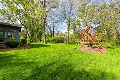 805  Lone Tree Rd, Elm Grove, WI 53122 - Photo 13