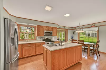 805  Lone Tree Rd, Elm Grove, WI 53122 - Photo 9