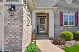 2307 Silver Fox Ct, Waukesha, WI 53188 - Photo 3