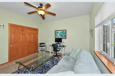 2307  Silver Fox Ct, Waukesha, WI 53188 - Photo 7