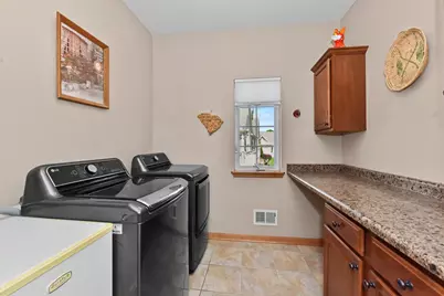 2307  Silver Fox Ct, Waukesha, WI 53188 - Photo 23