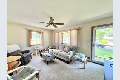 8802 S 79th St, Franklin, WI 53132 - Photo 3