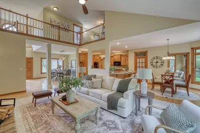 N27W26292  Crestview Dr, Pewaukee, WI 53072 - Photo 15