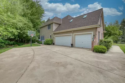 N27W26292  Crestview Dr, Pewaukee, WI 53072 - Photo 5