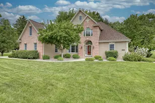 N27W26292 Crestview Dr, Pewaukee, WI 53072 - Photo 1
