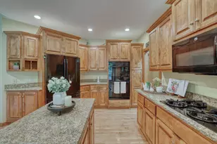 N27W26292 Crestview Dr, Pewaukee, WI 53072 - Photo 21