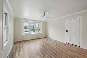 812 S 39th St, Milwaukee, WI 53215 - Photo 9