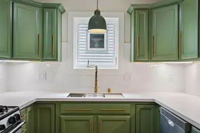 812 S 39th St, Milwaukee, WI 53215 - Photo 5