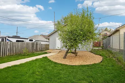 812 S 39th St, Milwaukee, WI 53215 - Photo 37