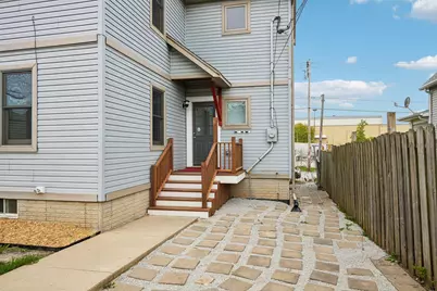 812 S 39th St, Milwaukee, WI 53215 - Photo 35