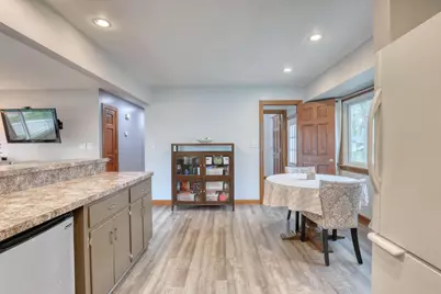 4420 S 37th St, Greenfield, WI 53221 - Photo 11