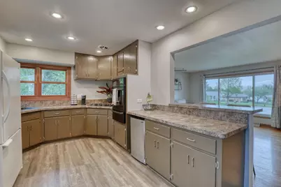 4420 S 37th St, Greenfield, WI 53221 - Photo 9