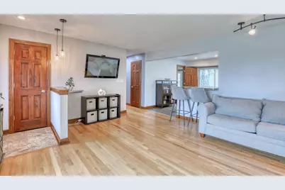 4420 S 37th St, Greenfield, WI 53221 - Photo 7