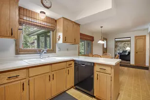 S54W23631 Maple Hill Ct, Waukesha, WI 53189 - Photo 11