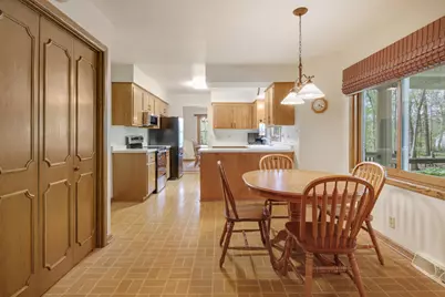 S54W23631  Maple Hill Ct, Waukesha, WI 53189 - Photo 13