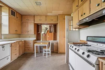 7027 N Belmont Ln, Fox Point, WI 53217 - Photo 9